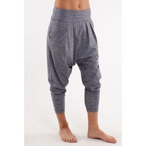 Lululemon Happy Hatha Crop Heathered Deep Indigo Size 6